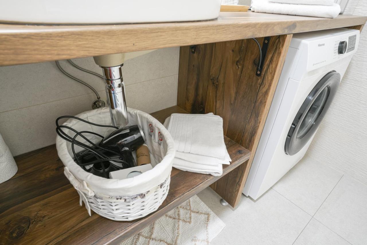 Apartique Self Check In! Apartment